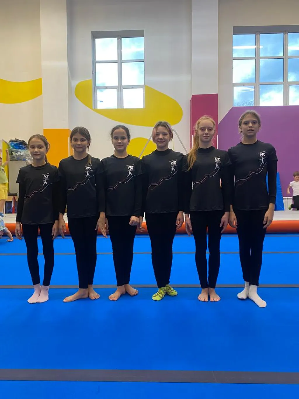 спортивные костюмы небо1