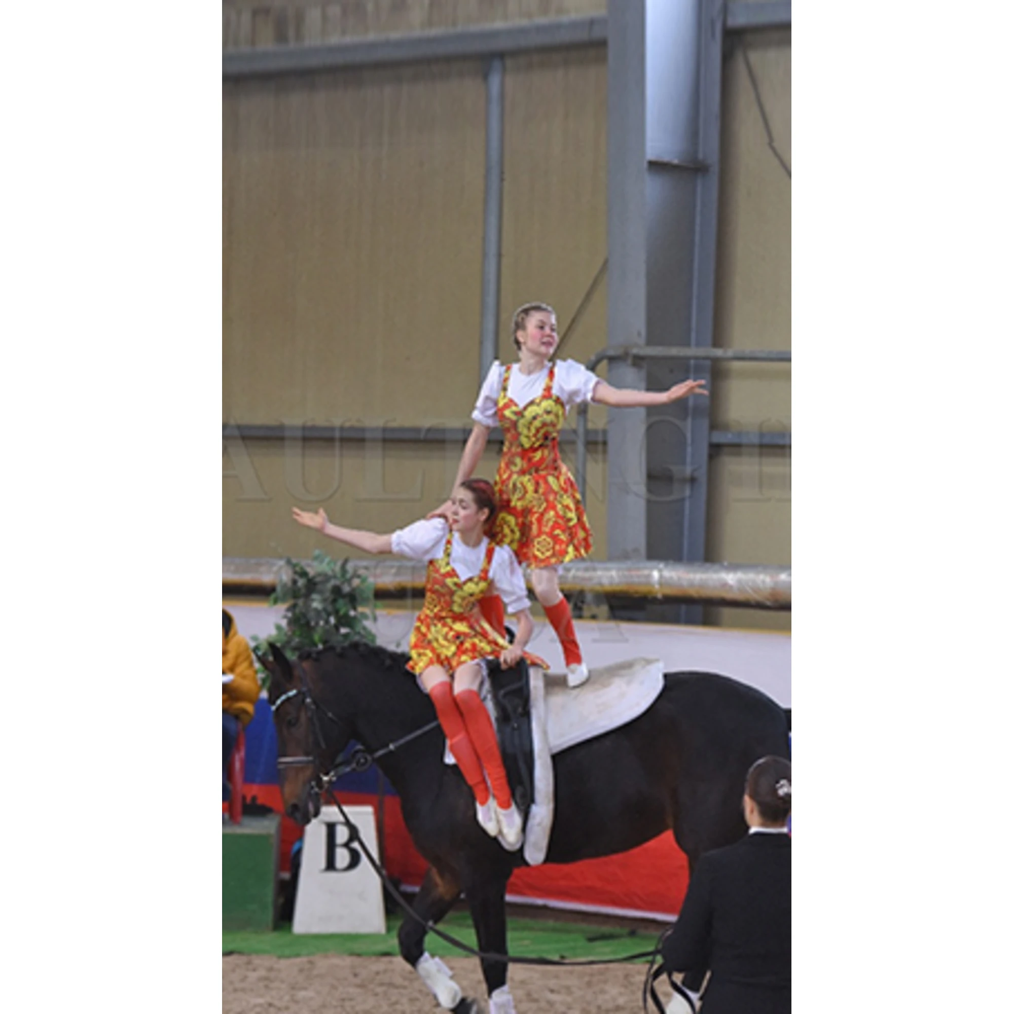 Вольтижировка - Народный костюм